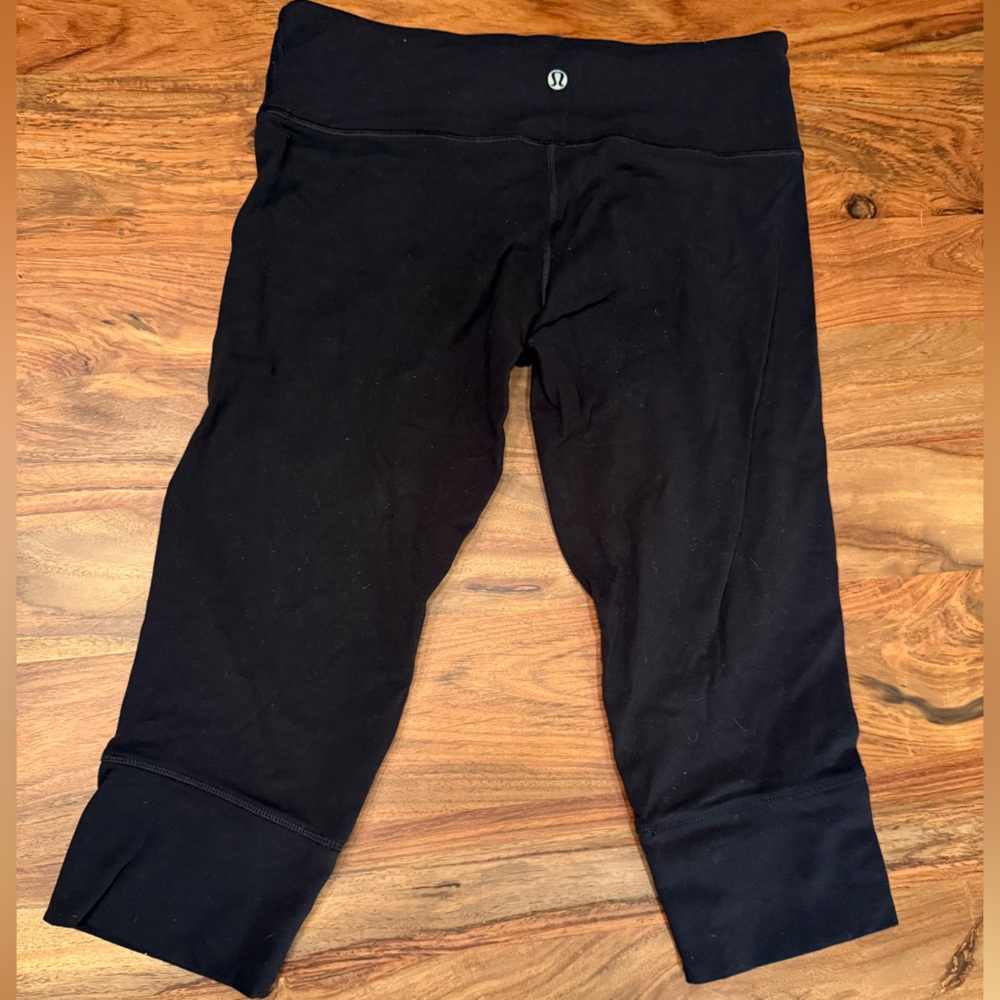 LuluLemon cropped black leggings
